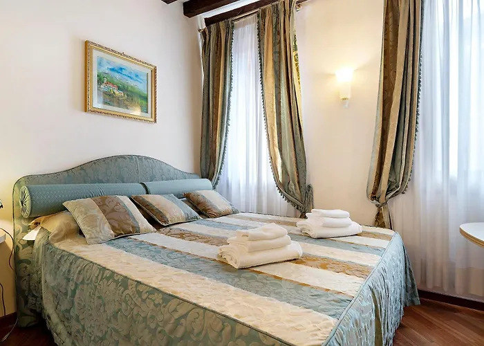 Art Palace - Residenza Giardini بيت ضيافة 3*