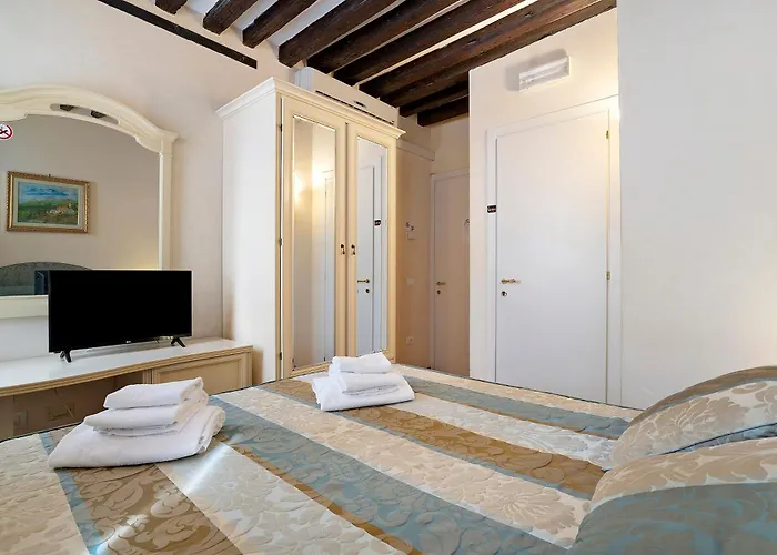 بيت ضيافة Art Palace - Residenza Giardini البندقية
